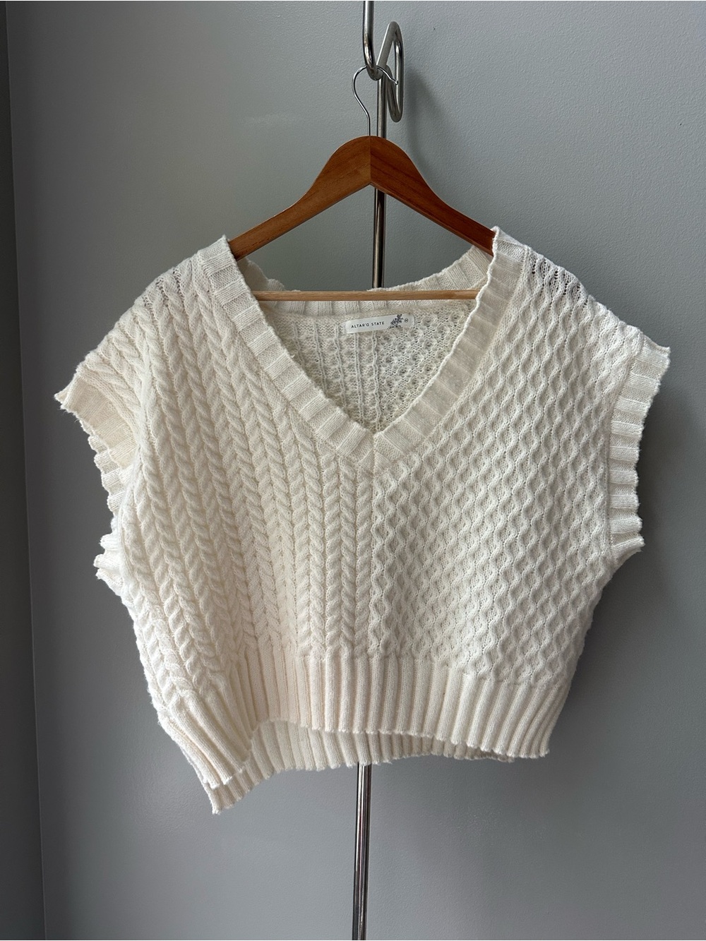 Altar’d State V-Neck Cable Knit Cropped Sweater Vest - Cream